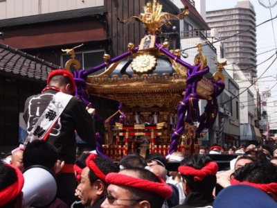 葛飾八幡宮のお祭りの神輿